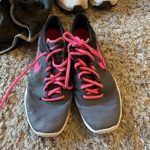 Black and pink Nike tennis shoes